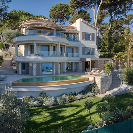 فيلة La Rocaille *