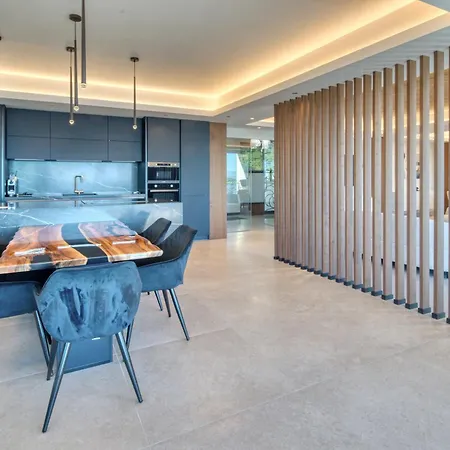 فيلة La Rocaille أنتيب