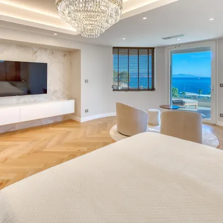 La Rocaille فيلة